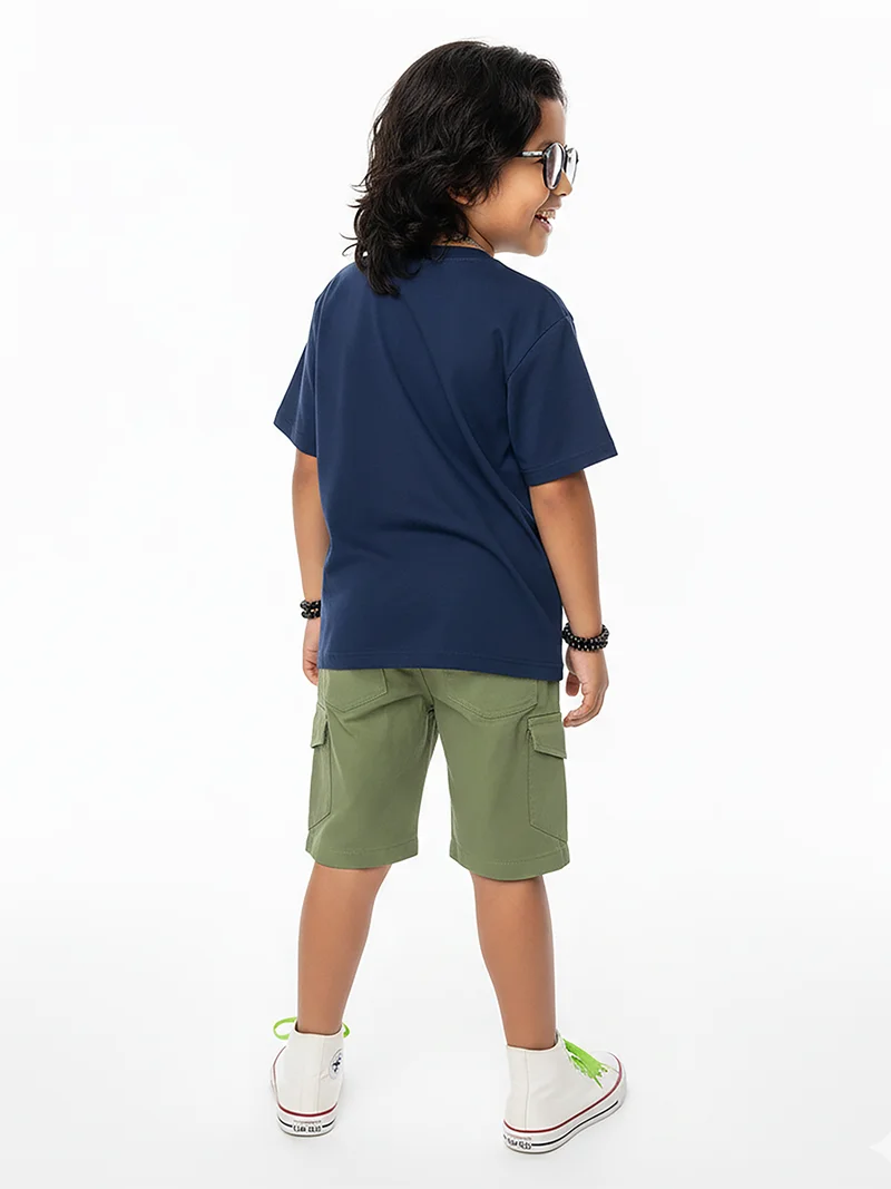 دينوكيدس طقم أولاد تي شيرت بطبعة علم وشورت جابردين